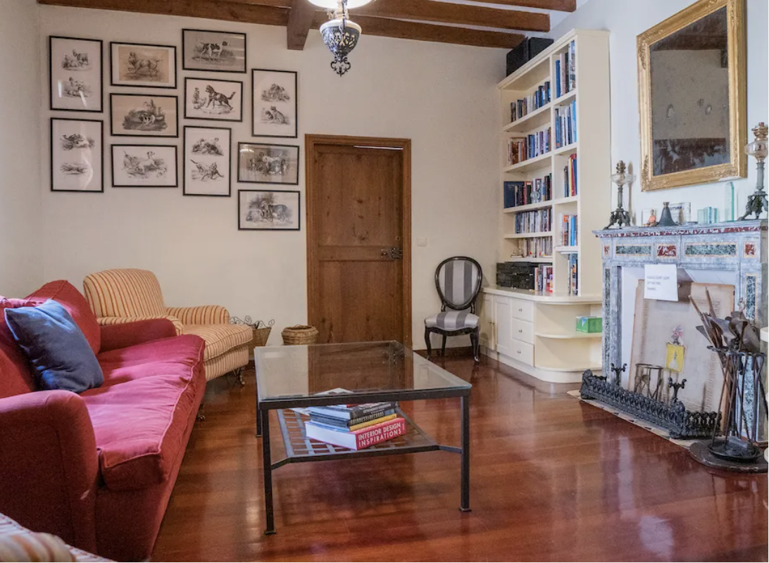 Stylish shared interior corner