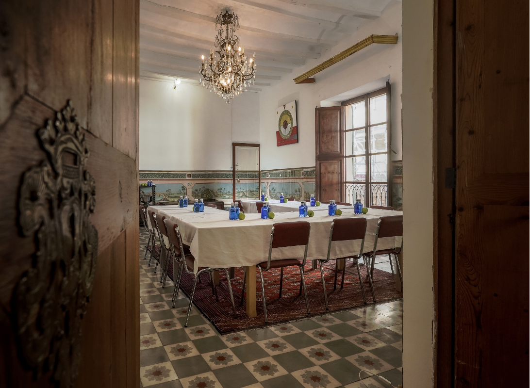 Breakout working area in the villa