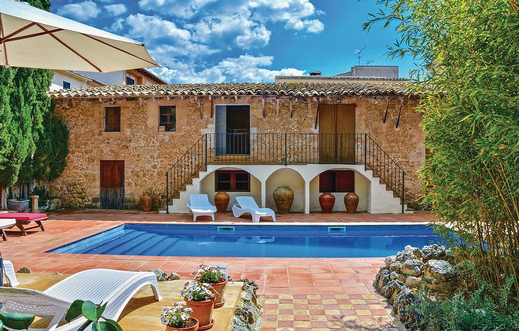 Stone architecture in the surrounding region